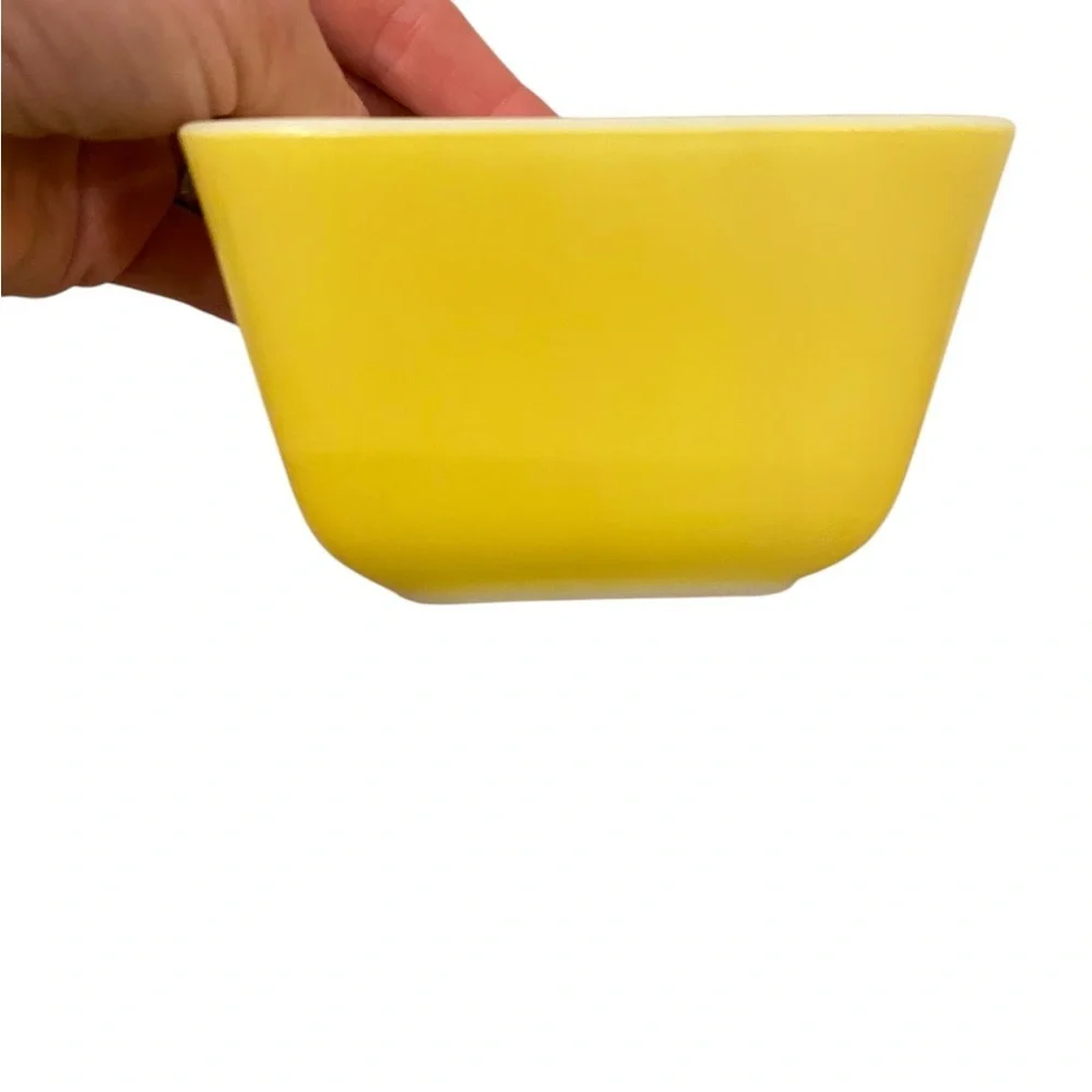 Pyrex Vintage 501 B 1 1/2 Measuring Cup Yellow Small Made In USA